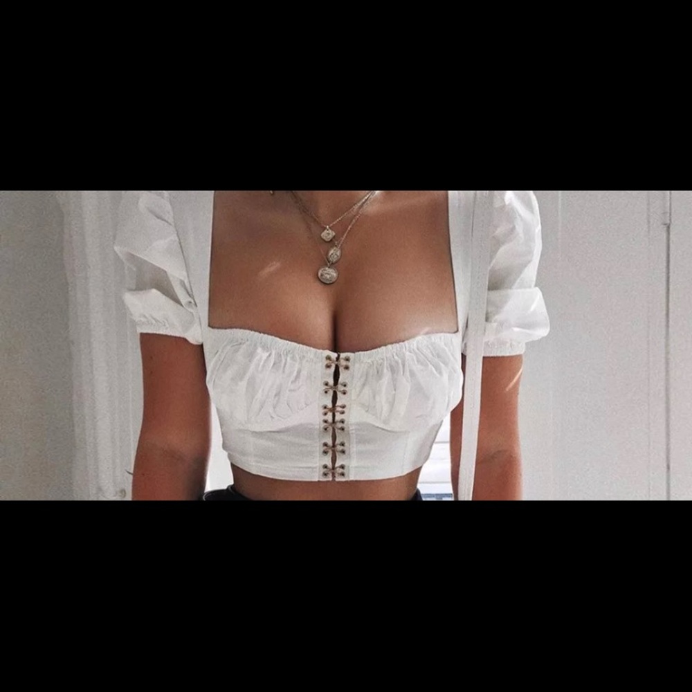 Low cut crop top